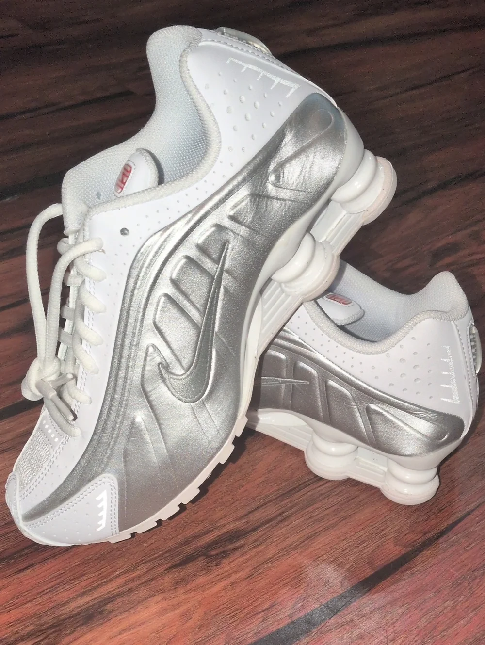 Nike Shox R4 White Metallic Silver Sneakers Shoes Size 5.5Y NEW Kids